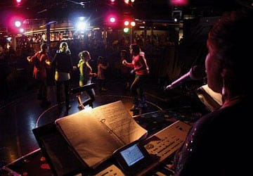 brittany_ferries_bretagne_people_dancing_on_caberet