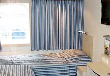 fjord_line_ms_bergensfjord_economy_class_2_berth_partially_outside_cabin